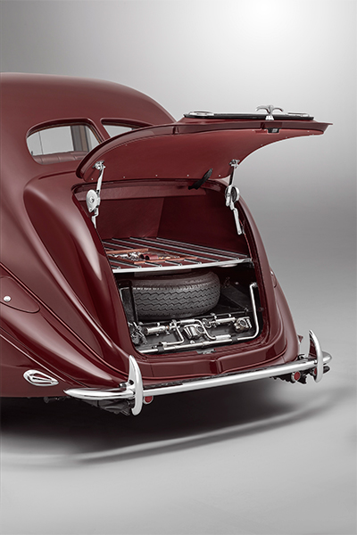 إحياء سيارة  BENTLEY CORNICHE الأسطورية من جديد